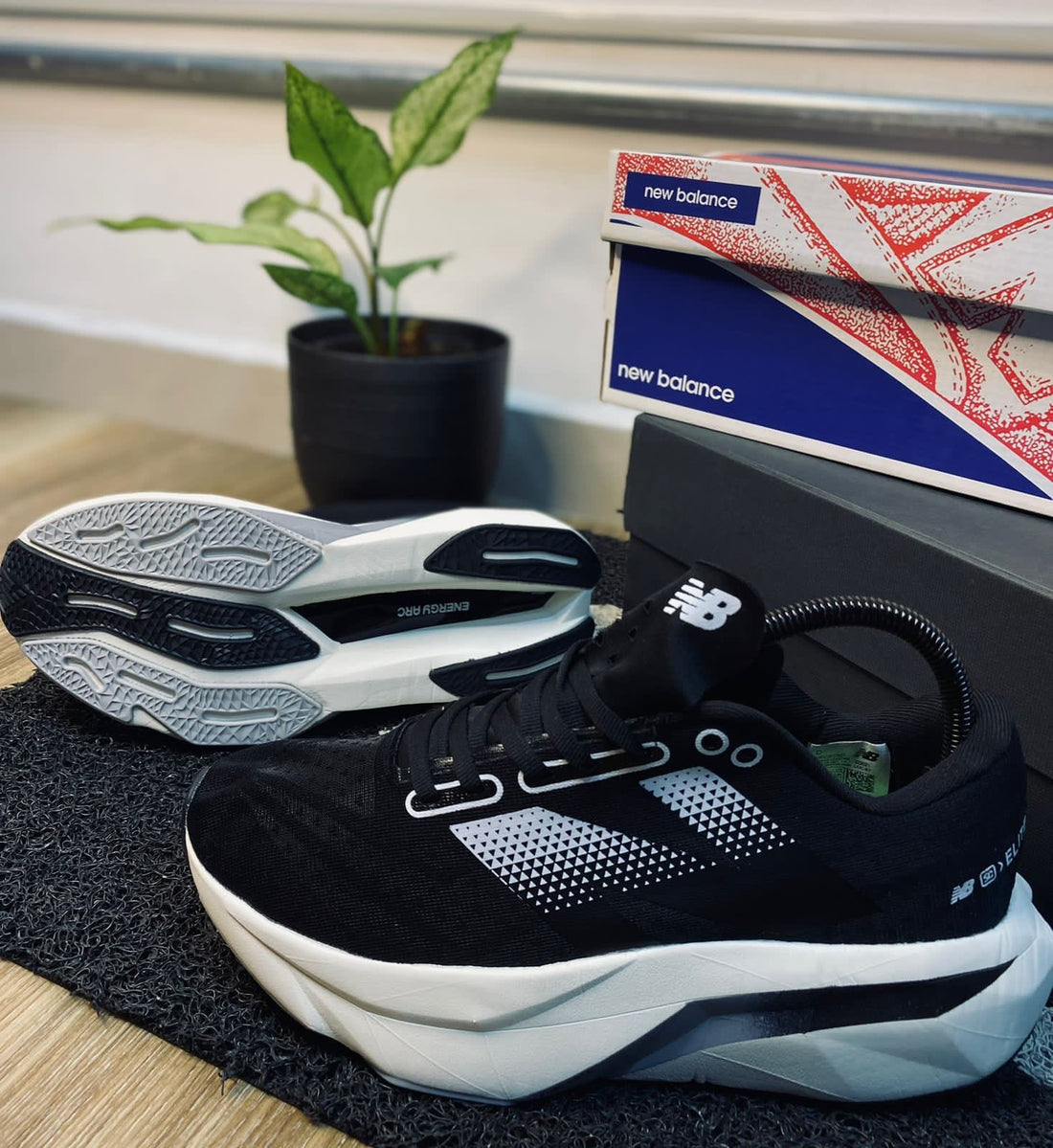 NEW BALANCE FUELCELL NEGRO BLANCO