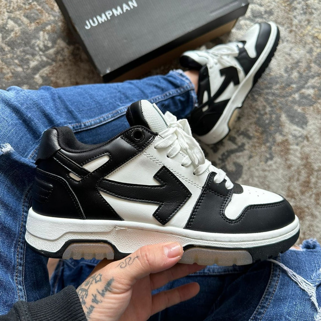 OFF-WHITE NEGRO - BLANCO