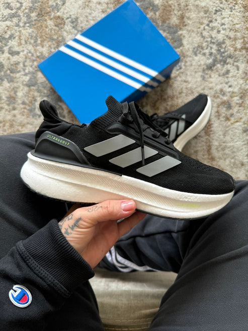 ADIDAS ULTRABOOST 5 NEGRO - GRIS
