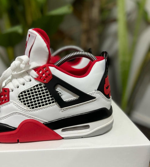JORDAN RETRO BLANCO - ROJO