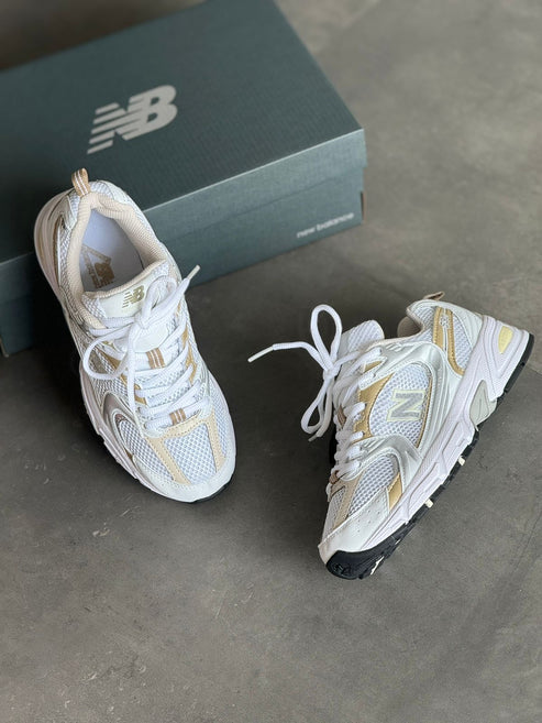NEW BALANCE 530 BLANCO - DORADO