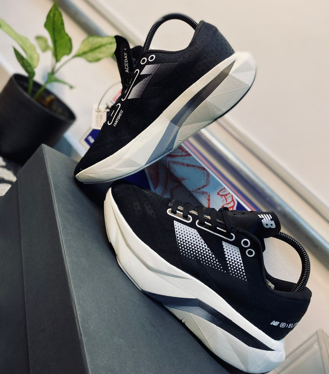NEW BALANCE FUELCELL NEGRO BLANCO
