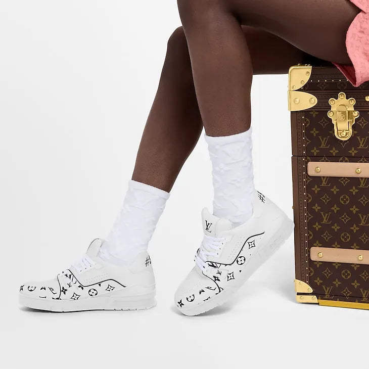 Sneaker lv Trainer Negra y Blanca Monogramas